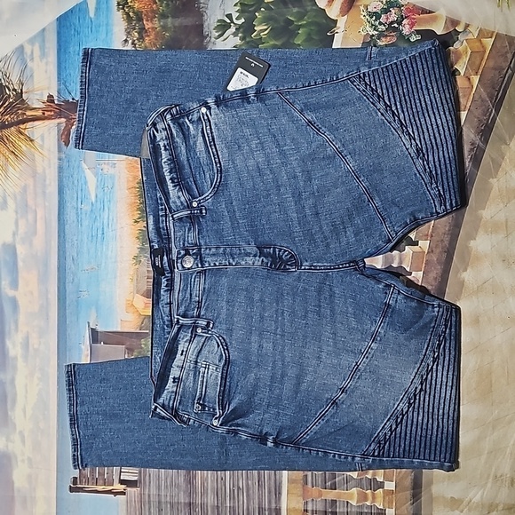 True Religion Rocco Relaxed Skinny Jeans Size 38x33 NWT - Picture 1 of 6